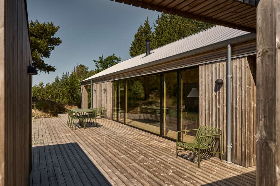 Rib Sheets on the roof set the stage for summer cottage coziness, Torndrupskovvej 3, 9370 Hals, Denmark